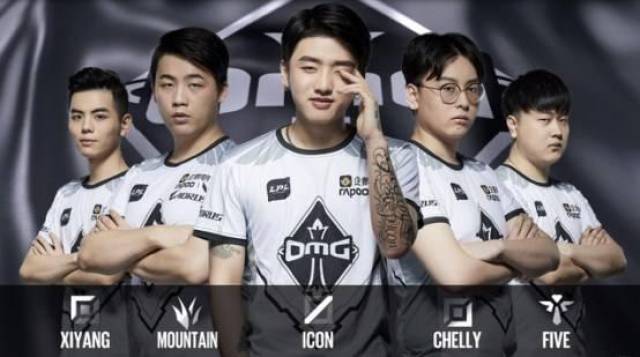 整个足球界 整个足球界